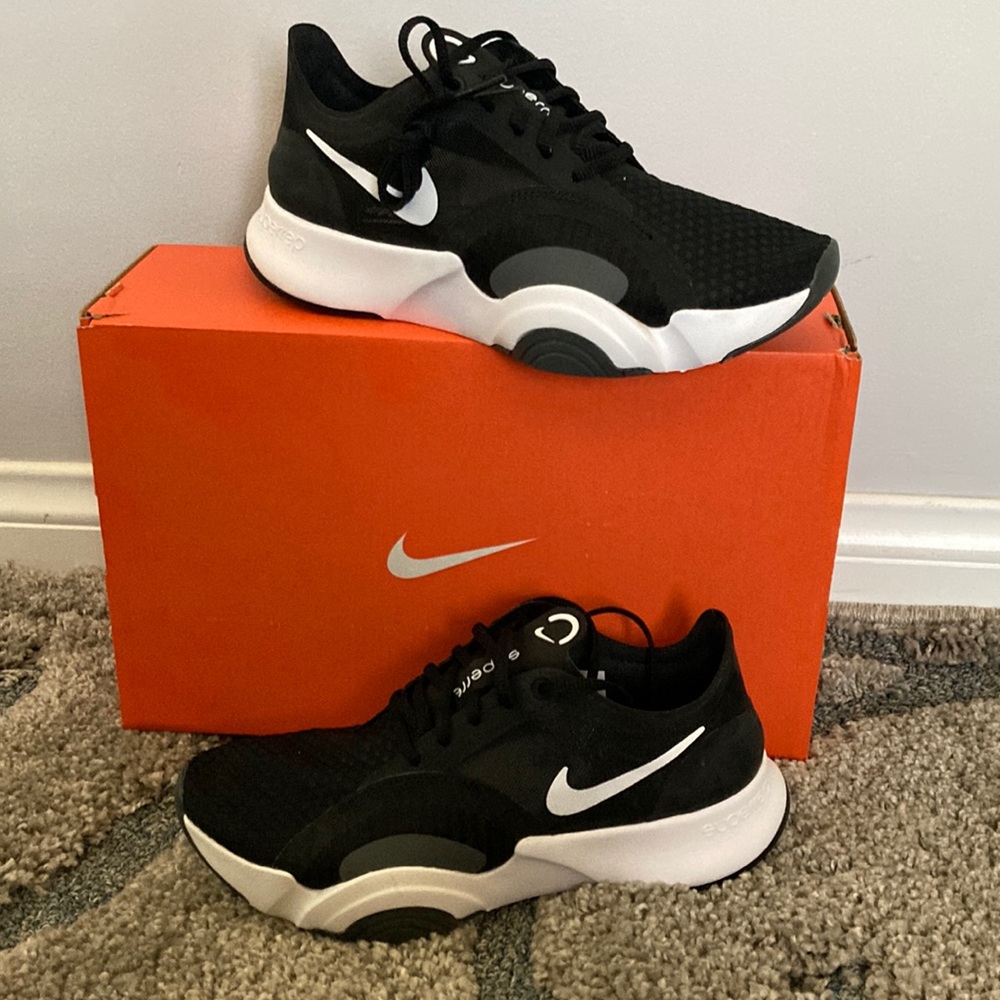 Nike Womens sport shoes